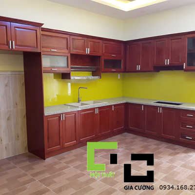 Tủ bếp gỗ căm xe của anh Tài tại quận 8