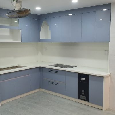 Tủ bếp nhựa acrylic màu xám kim tuyến